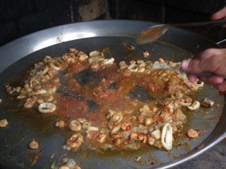 6.- Aggiungere paprika e pomodori