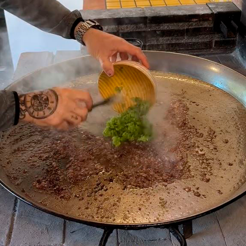 5.- Rosolare il pomodoro con la paprika