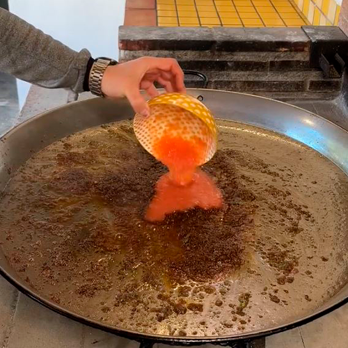 6.- Aggiungere i calamari e mescolare