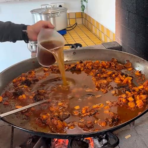 5.- Rosolare il pomodoro con la paprika