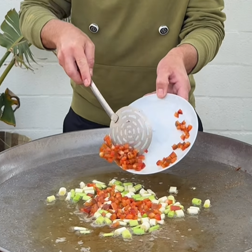 5.- Grattugiare i pomodori