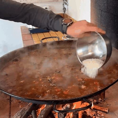 6.- Aggiungere i calamari e mescolare