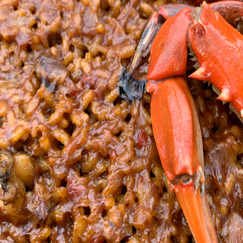 Ricetta di @cris_riceandmeal: riso al granchio blu, seppie sporche e cipolla caramellata con vermut rosso