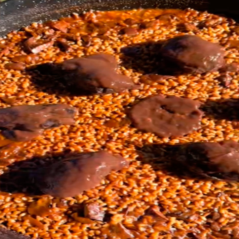 Ricetta di @cherenayuso: riso con guance di maiale e niscalos (guance e niscalos)