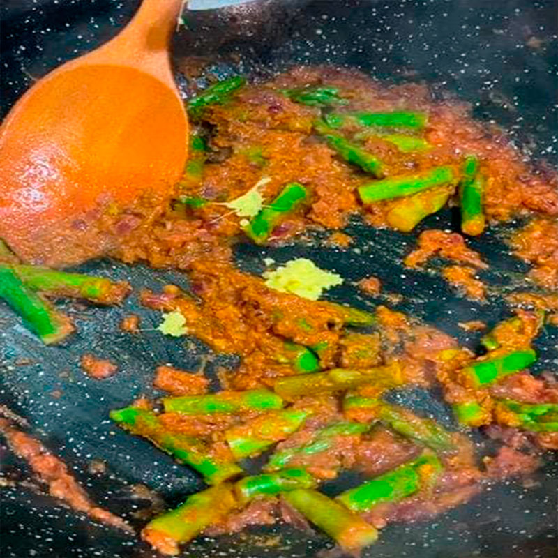5.- Aggiungiamo il curry e lo zenzero