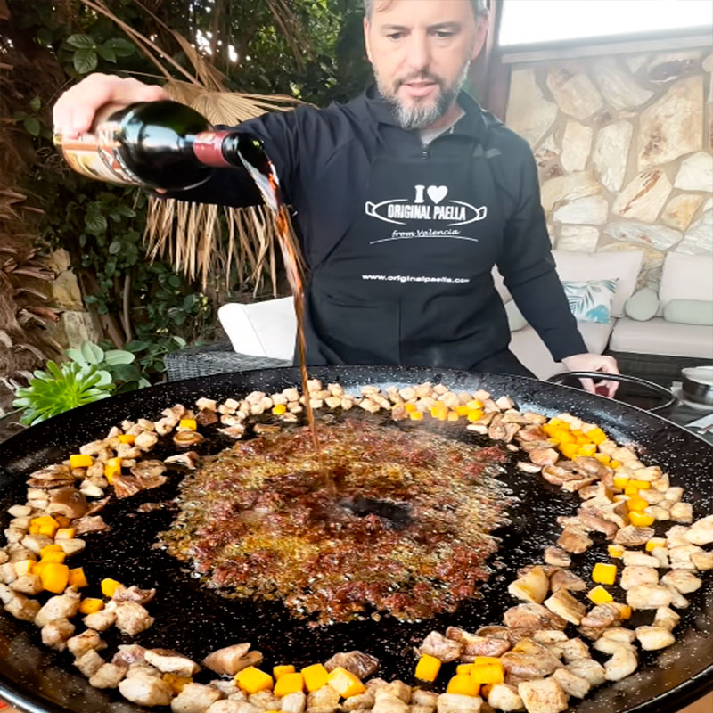 9.- Aggiungere il soffritto e il vermouth