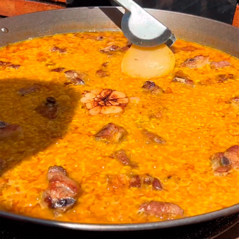 9.- Aggiungere patate, pomodoro e sanguinaccio
