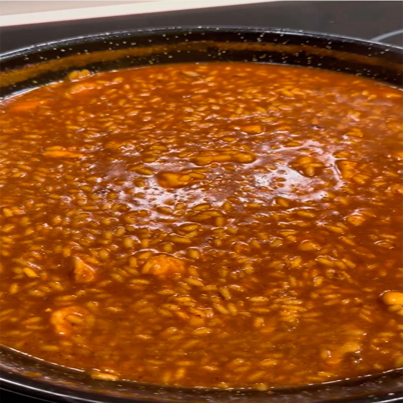 Riso cremoso con rana pescatrice e gamberi