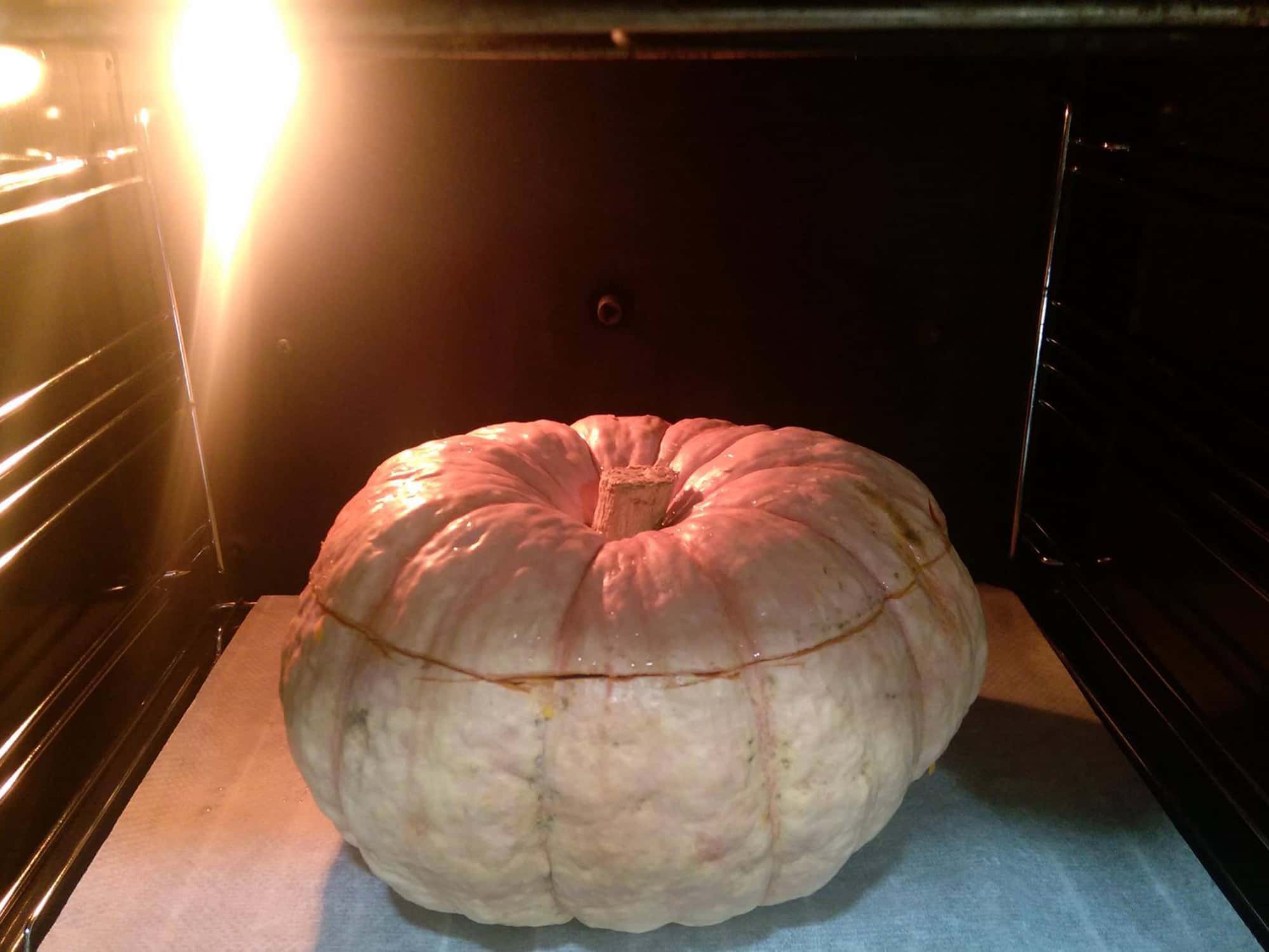 1.- Pulire l'esterno della zucca 1.- Pulire l'esterno della zucca