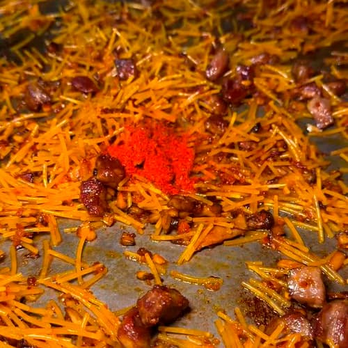5.- Aggiungere le costine e i carciofi