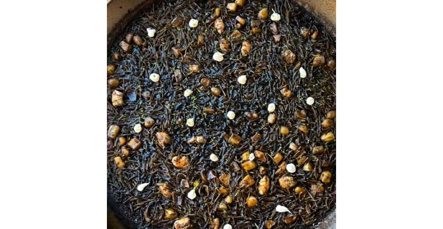 Ricetta di @fanaticook: Fideuá di calamari neri con aioli e agrumi