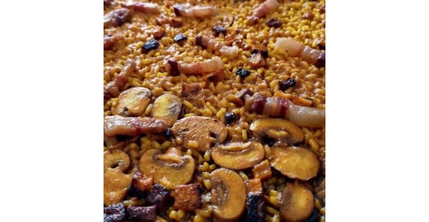 Receta de @virycheff: Arroz de costilla ibérica, ajos tiernos y shitake con alioli provenzal