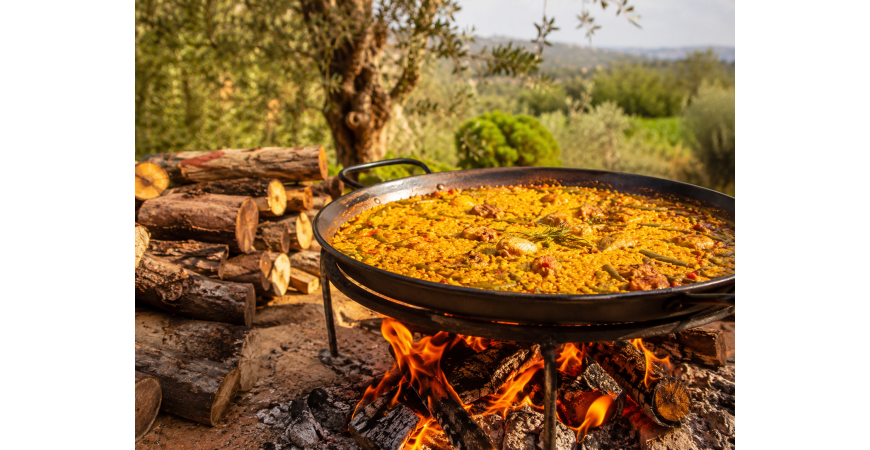 Come preparare una paella a legna