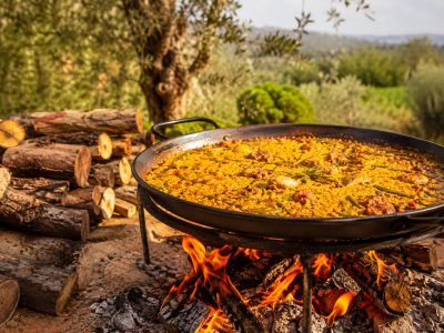 Come preparare una paella a legna