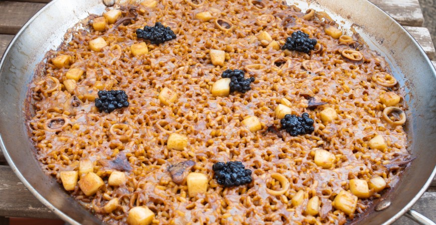 Ricetta de @elchefkent: riso di calamari e seppie con finto caviale