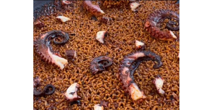 Ricetta de @cherenayuso: paella di polpo, sobrasada e aglio nero
